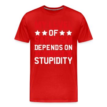 Mon sarcasme dépend de ta stupidité - T-shirt bio Premium Homme - rouge - Devant - Damien (186cm)