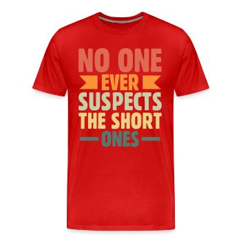 Niemand verdächtigt jemals die Kurzen - Männer Premium Bio T-Shirt - Rot - Vorne - Damien (186cm)