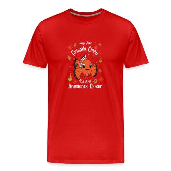 Clownfisch Fisch Motiv Wortspiel - Männer Premium Bio T-Shirt - Rot - Vorne - Damien (186cm)