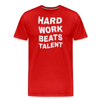 Le travail acharné bat le talent Citation motivante Séance d’entraînement - T-shirt bio Premium Homme - rouge - Devant - Damien (186cm)