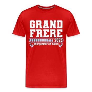 Grand Frère 2025 Cadeau Annonce Naissance Bébé - T-shirt bio Premium Homme - rouge - Devant - Damien (186cm)