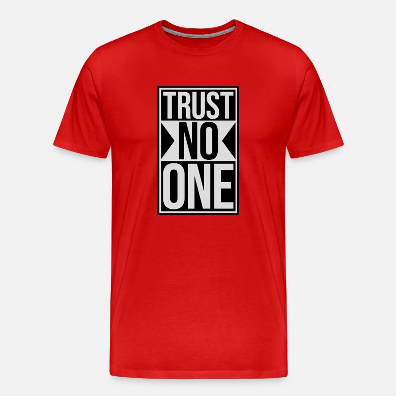 trust no one Zitat - Männer Premium Bio T-Shirt - Rot