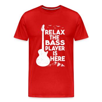 Relax The Bass Player Is Here Gitarrengeschenk - Männer Premium Bio T-Shirt - Rot - Vorne - Damien (186cm)
