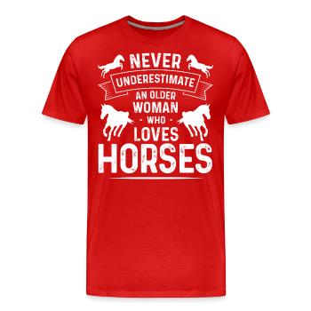 Ne sous-estimez jamais une femme plus âgée qui a des chevaux - T-shirt bio Premium Homme - rouge - Devant - Damien (186cm)