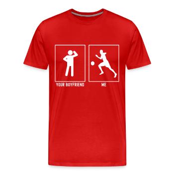Dein Freund - Ich - Fußballspieler nach links - Männer Premium Bio T-Shirt - Rot - Vorne - Damien (186cm)