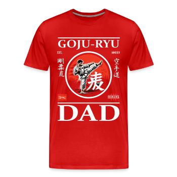 Goju-Ryu Karate Dad Design mit Karateka und Kanji - Männer Premium Bio T-Shirt - Rot - Vorne - Damien (186cm)