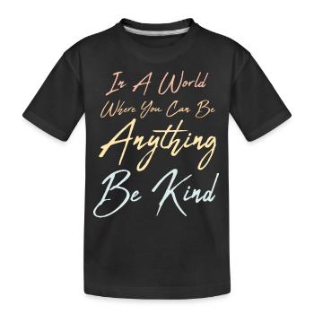 In A World Where You Can Be Anything Be Kind Zitat - Kinder Premium Bio T-Shirt - Schwarz - Vorne
