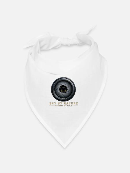 Shy by Nature – Lustige Fotografie Katzendesign - Bandana Dreieckstuch - Weiß