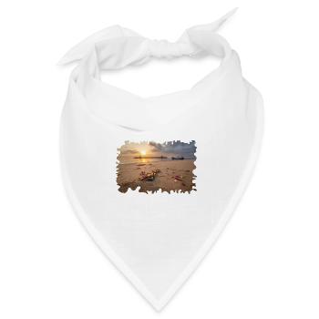 Opfergaben im Sonnenaufgang am Strand von Bali - Bandana Dreieckstuch - Weiß - Vorne