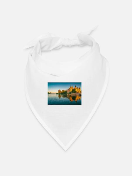 Schloss in Schwerin im Sonnenuntergang - Bandana Dreieckstuch - Weiß