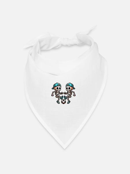 Lustige Skelette mit Basecap spielen Fussball - Bandana Dreieckstuch - Weiß