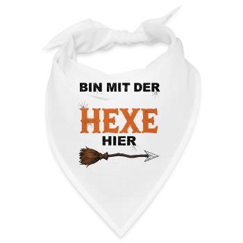 Bin mit der Hexe Lustiges Halloween T-Shirt  - Bandana - Weiß - Vorne