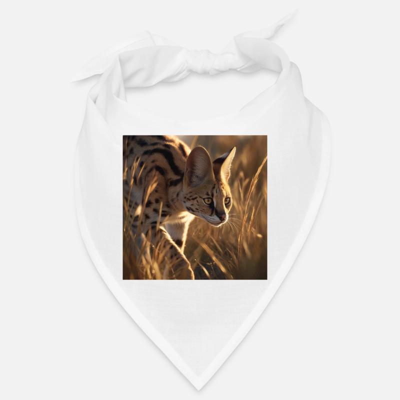 Serval au soleil – Chasse silencieuse dans la savane Bandana