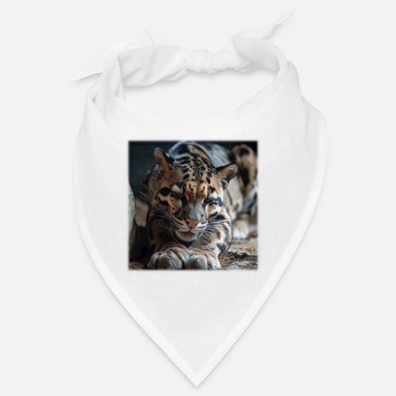 Pose de repos du léopard nuageux Chat sauvage expressif Bandana