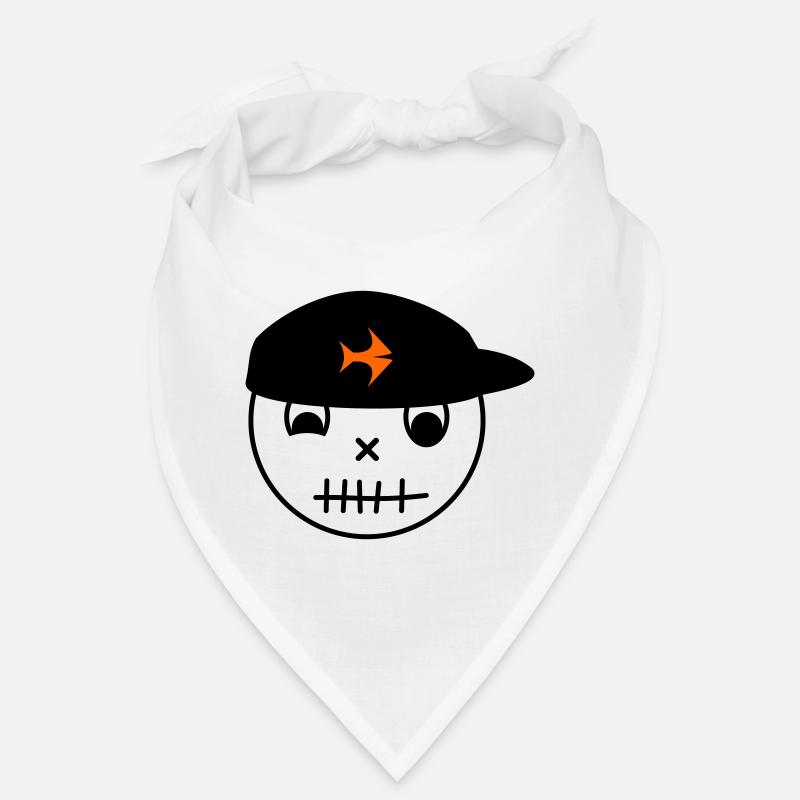 Souriant avec un bonnet à poisson Bandana
