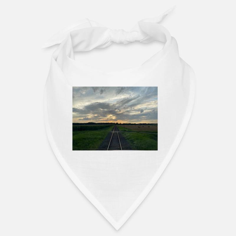 Eisenbahn fährt in den Abend Bandana