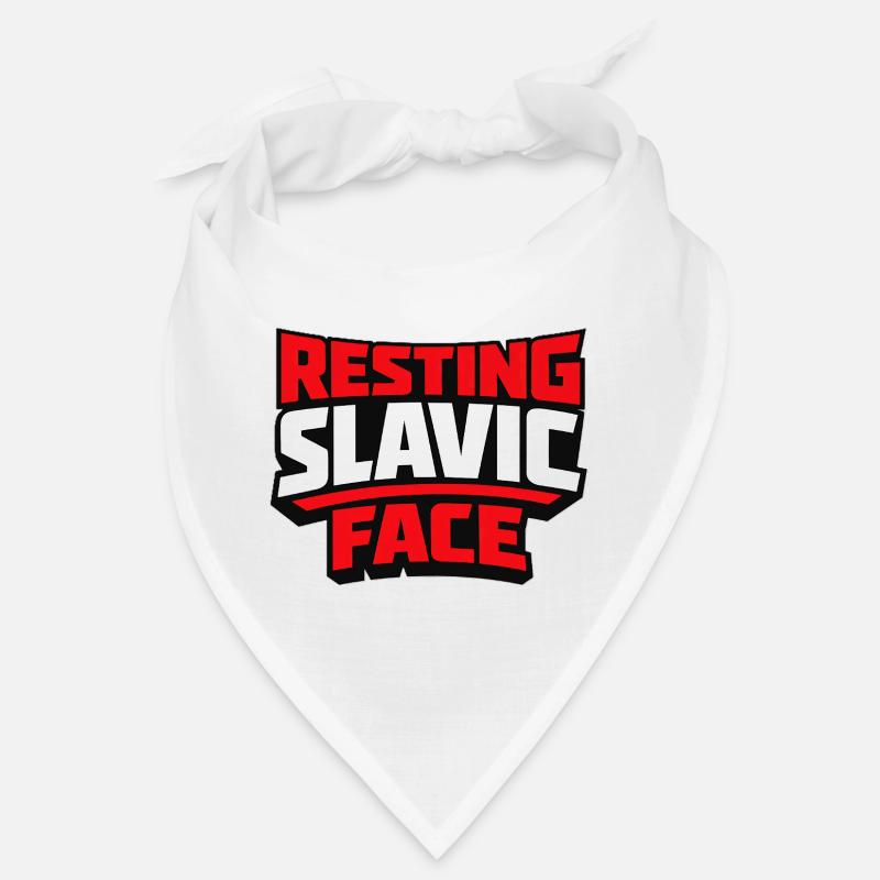 Expression du visage slave au repos en Europe de l’Est Bandana