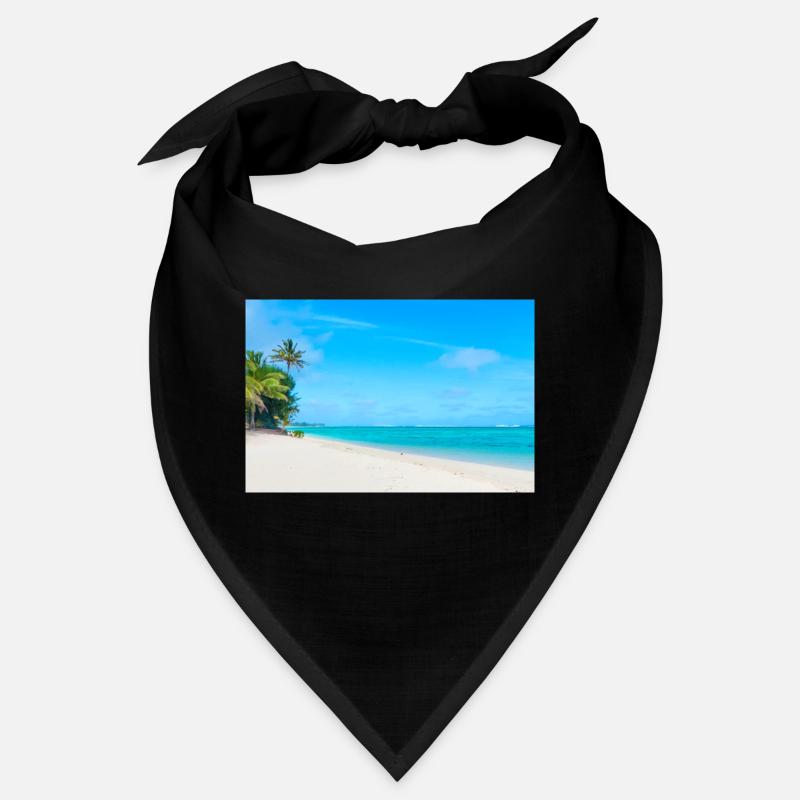 View on a Caribbean sandy Beach and crystal clear Bandana