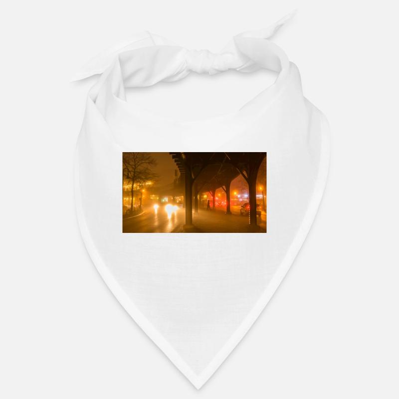 Chemin de fer surélevé à la soirée brumeuse Bandana