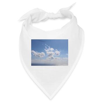 Ehrfürchtig blauer Himmel Wolken Muster - Sommerurlaub - Bandana - Weiß - Vorne