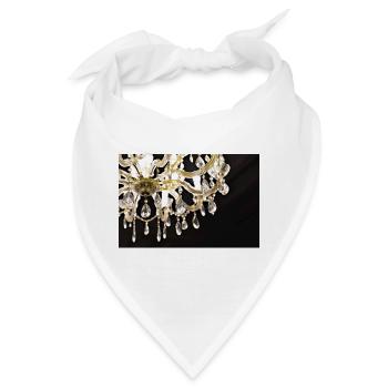 Kristallkronleuchter leuchtet auf schwarzem Hintergrund - Bandana - Weiß - Vorne