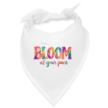 Bloom at your pace – Bunter Aquarell-Spruch - Bandana - Weiß - Vorne