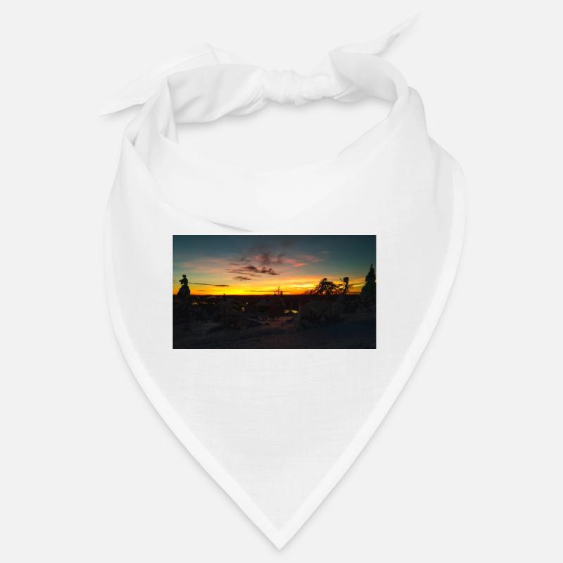 Coucher de soleil dans un paysage enneigé Bandana