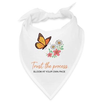 Schmetterlingsblüte: Vertrauen Sie dem Prozess - Bandana - Weiß - Vorne