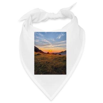 Goldener Sonnenuntergang über alpiner Wiese - Bandana - Weiß - Vorne