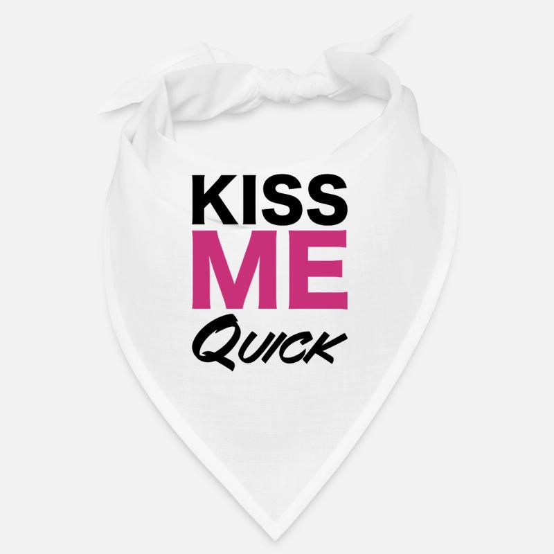 Conception de typographie rapide Kiss Me Bandana