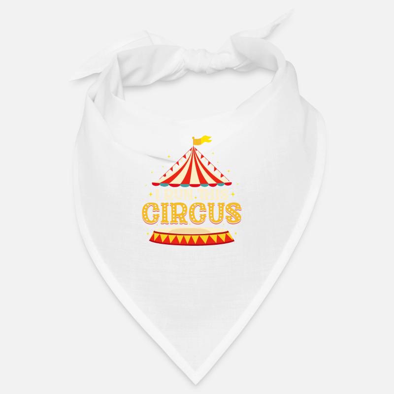 Je dirige cette fête costumée de numéros de cirque Bandana