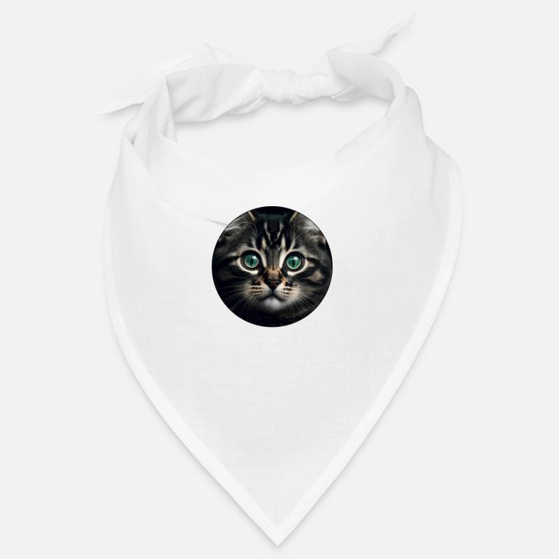 süßes Tabby-Kätzchen mit großen Augen Bandana