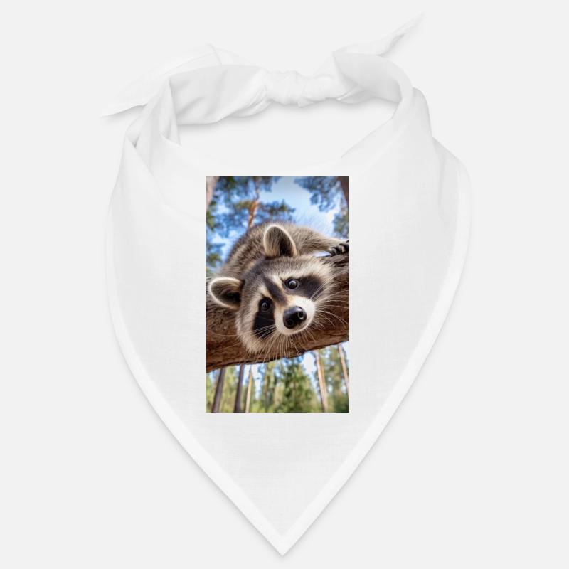 Neugieriger Waschbär am Baumast Bandana