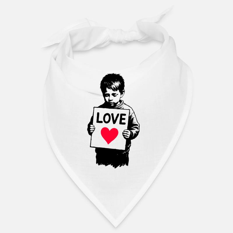 Junge mit LOVE Schild Bandana
