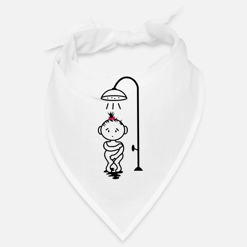 scheues Mädchen unter der Dusche Bandana