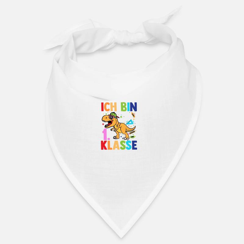 Dino Enfant de première année commençant l’inscription à l’école Bandana