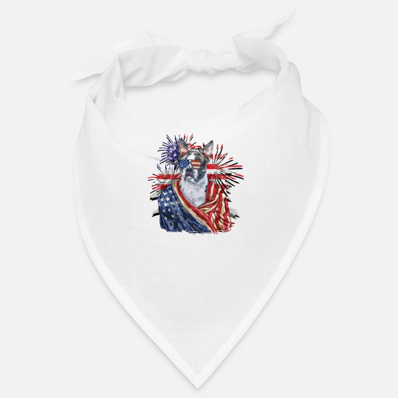 Boston terrier représentant les couleurs du drapeau des États-Unis avec Bandana