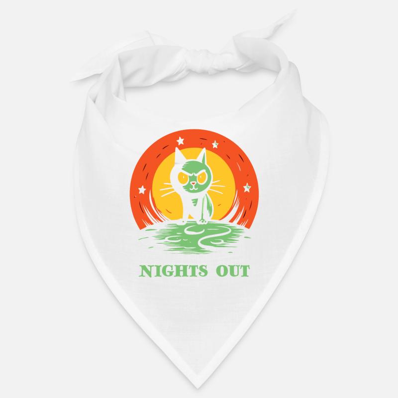 Nachts draußen, eine Katze Bandana