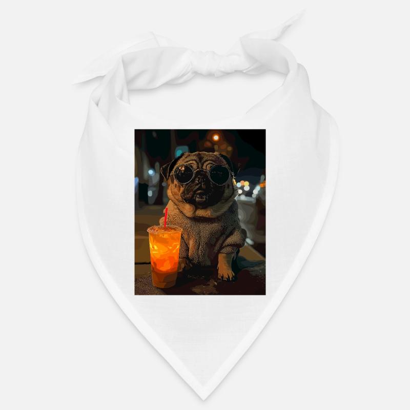 Mops mit Eisdrink Bandana