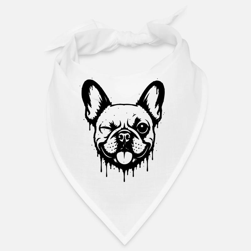 Bouledogue espiègle avec un clin d’œil Bandana