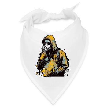 Kapuzenfrau trägt eine Gesichtsmaske mit einem gelben - Bandana - Weiß - Vorne