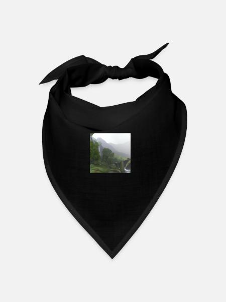 Schöne Landschaft im Nebel - Bandana Dreieckstuch - Schwarz