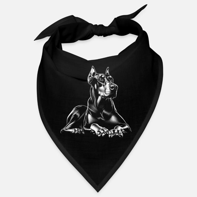 Doberman cool en pose allongée en noir et blanc Bandana