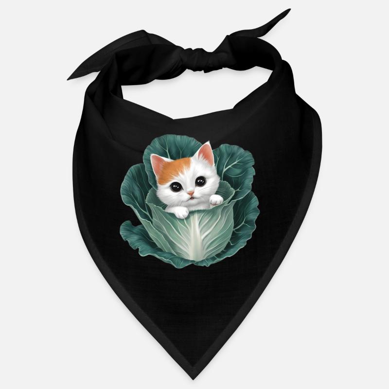 Chaton jetant un coup d’œil à partir d’une feuille de chou Bandana