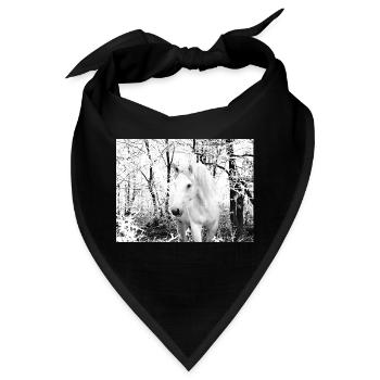 weißes Pferd im Winterwald - Bandana - Schwarz - Vorne