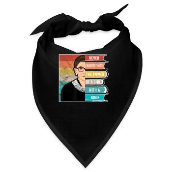 Never Underestimate The Power of A Girl With Book - Bandana - Schwarz - Vorne