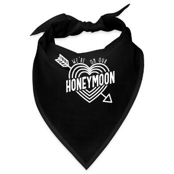 Flitterwochen-Hemd, Wir sind auf unserem Flitterwochen-T-Shirt, Geschenk - Bandana - Schwarz - Vorne