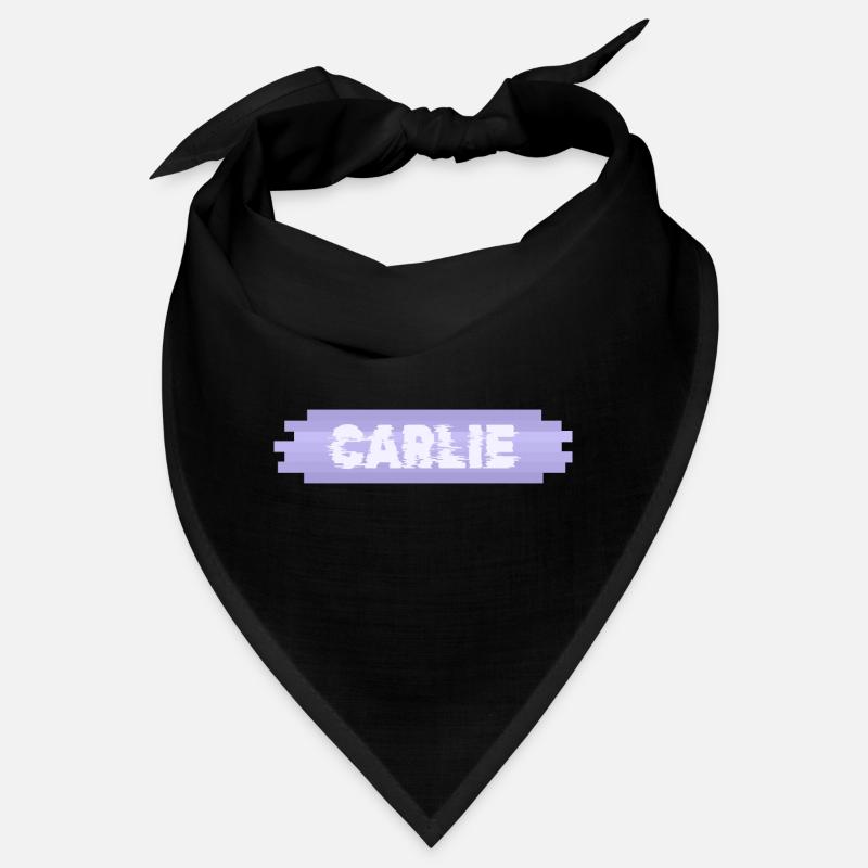 Carlie als Mutter Bandana