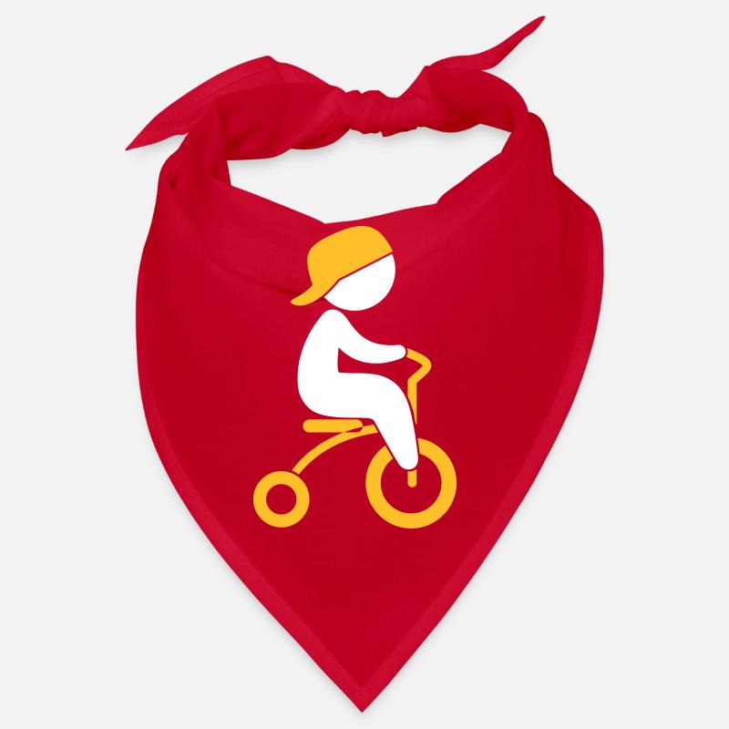 Junge, der sein Dreiräder reitet Bandana