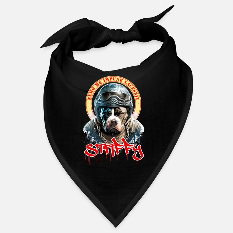 Staffie biker avec phrase nemo me impune lacessit Bandana